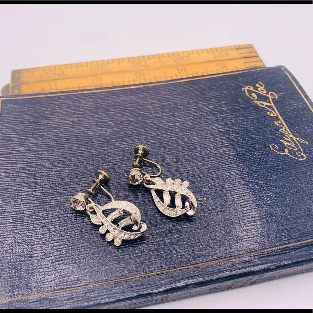 Vintage rhinestone dangles clip on earrings costume jewelry screw back silver